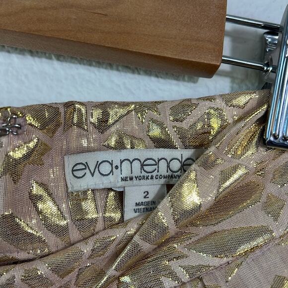 NEW YORK and COMPANY Gold Foil Floral Skirt - Picture 3 of 5